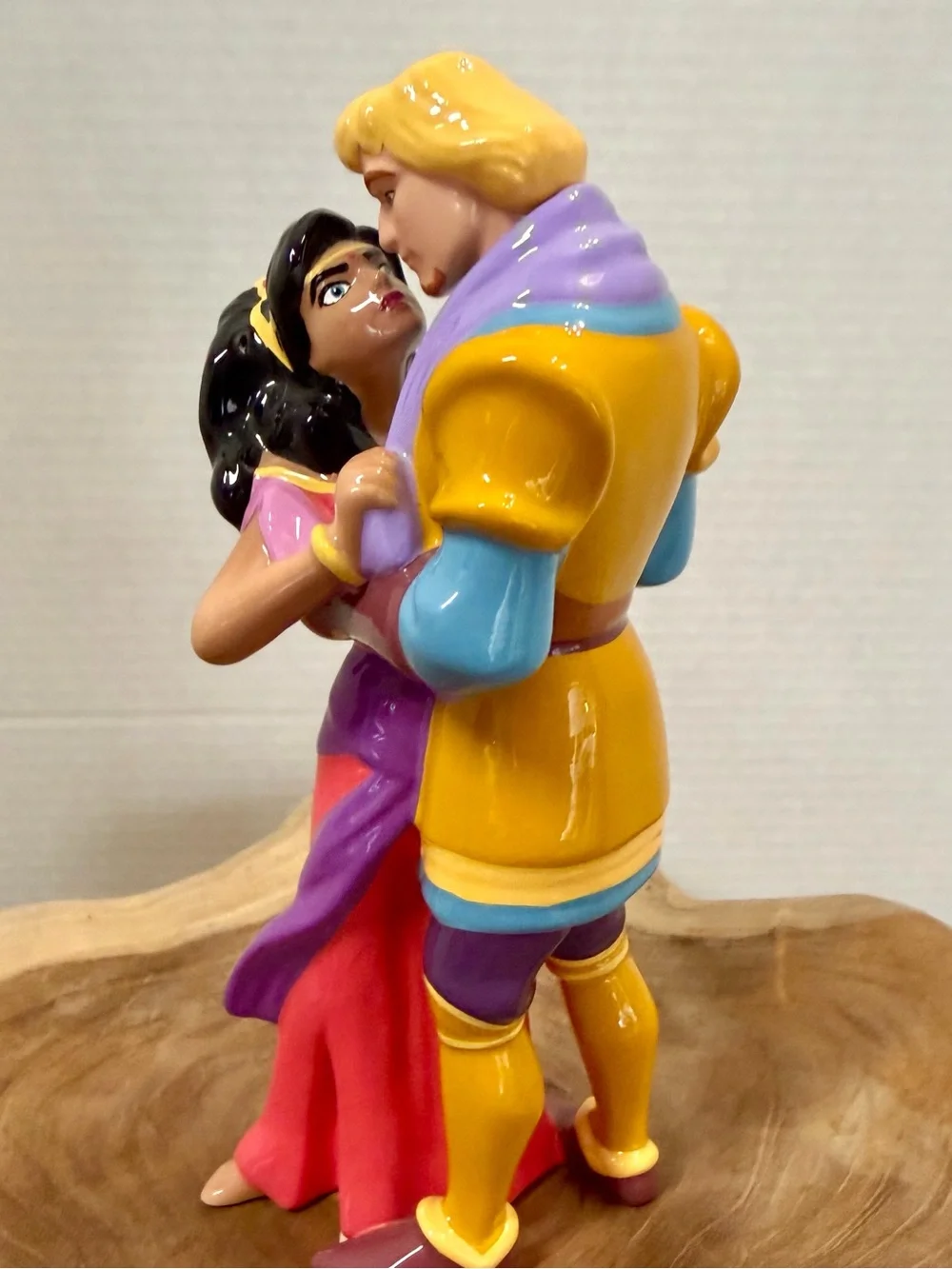 Disney Hutchback Of Notre Dame Esmeralda & Poebus